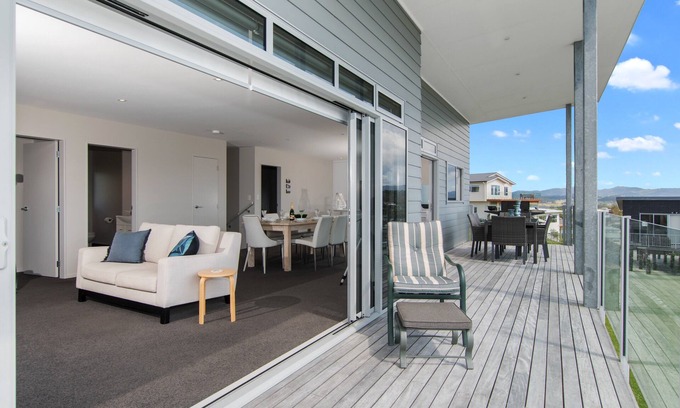 Mangawhai Heads Cottage | Sea It All On Devon - Mangawhai Holiday Home