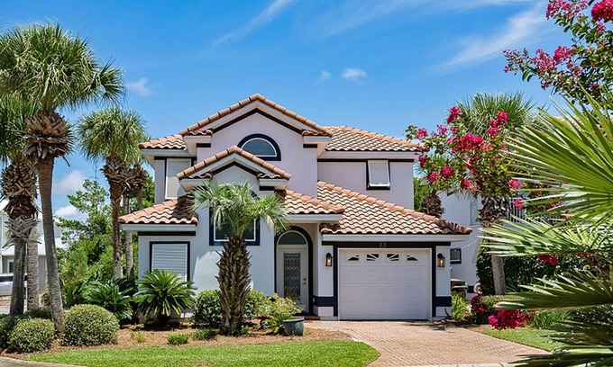 Emerald Waters Village House | Sea La Vie | 2 Pools | 2 Kitchens | Weddings | Gated Beach Compound