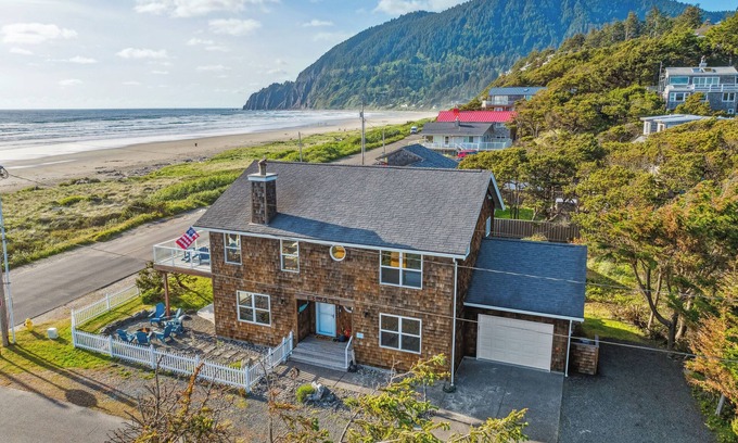 Manzanita House | Sea LaVie MCA#1020-Oceanview, dogs ok, Gas BBQ, Firepit, 4 bdrm., fenced yard