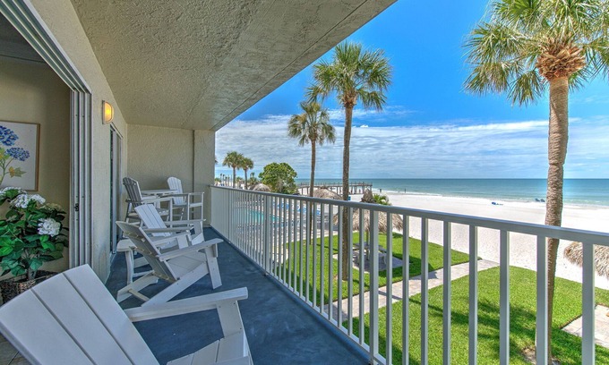 Redington Shores Condo | Sea Oats 106: 3 BR, 2 BA Condominium in Redington Shores, Sleeps 8