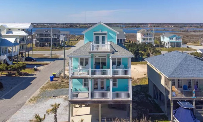North Topsail Beach House | Sea Pearl- Come relax in the sand