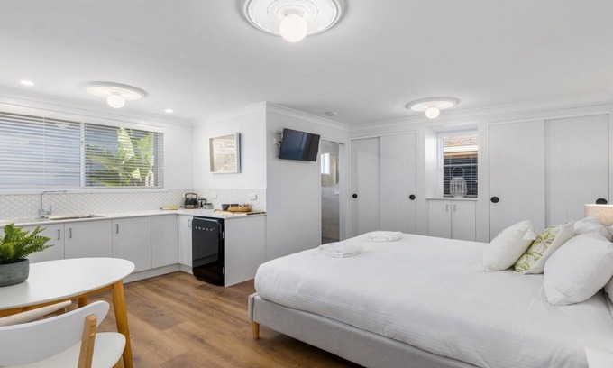 Sawtell House | Sea Pine Studio - Couples Dream, Pet Friendly, Corporate Stay