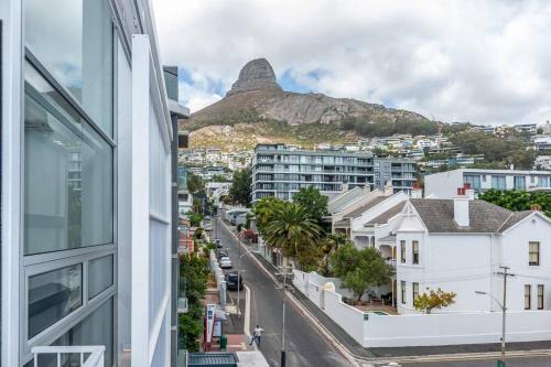 Sea Point Apartment | Sea Point Sunset Views Stylish Escape