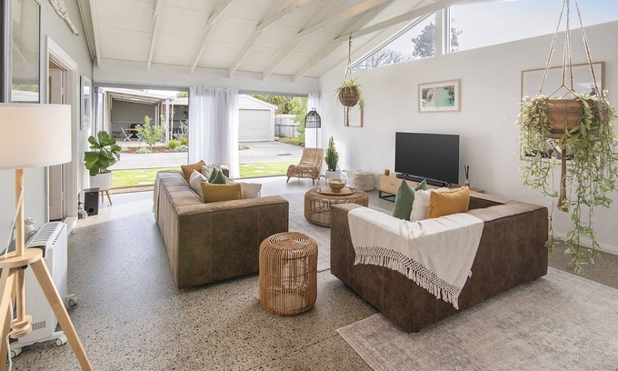Busselton House | SEA'S THE DAY - Holiday at Home in Style