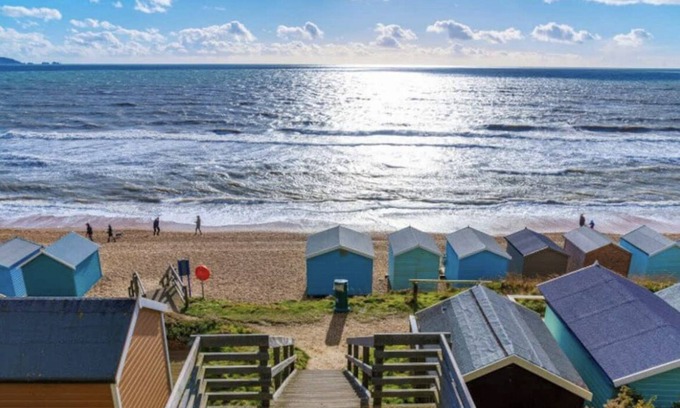 New Forest District House | Sea salt Chalet- luxury sleeps 10 + playroom