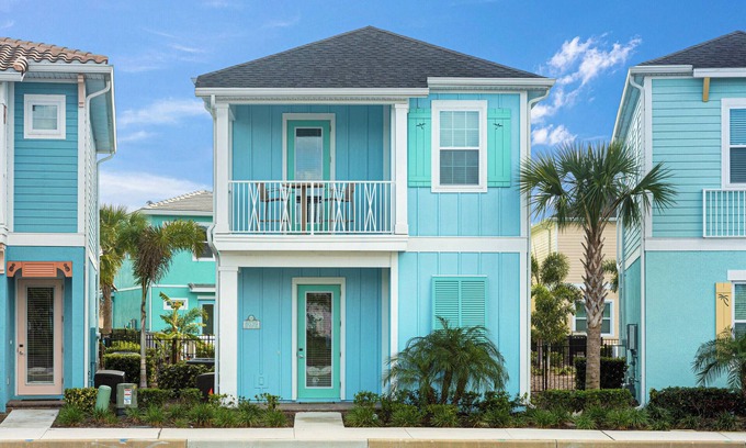 West Kissimmee Cottage | Sea Shell Blue Cottage near Disney with Private Pool and Margaritaville Resort.