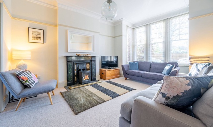 Overstrand Cottage | Sea Thrift House is a beautiful Victorian three storey house, overlooking the cricket ground and tuc