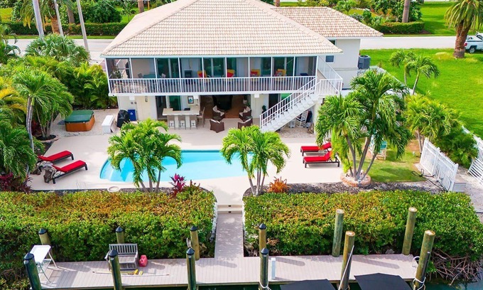 Coury House | Sea View 3bed/2.5 bath with private pool