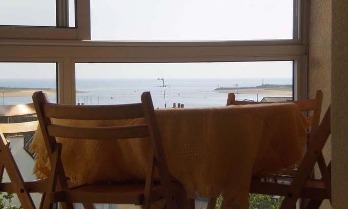 Etel Apartment | SEA VIEW AND HOTEL BAR NEAR BEACHES AND SHOPS