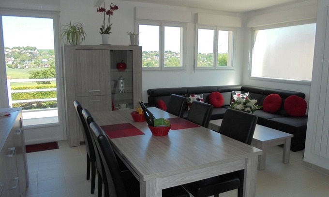 Criel-sur-Mer Apartment | Sea view apartment, terrace, balcony, garden
