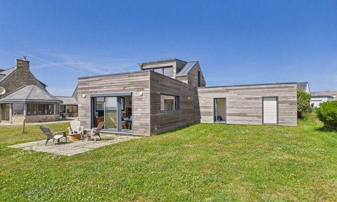 Plovan Ski Chalet | Sea view, beach access, 6 adults and 1 child