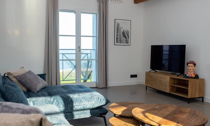 La Flotte Apartment | Sea view brand new appartment in the center of la Flotte