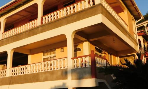 Giraudel Apartment | Sea View Guest Accommodation
