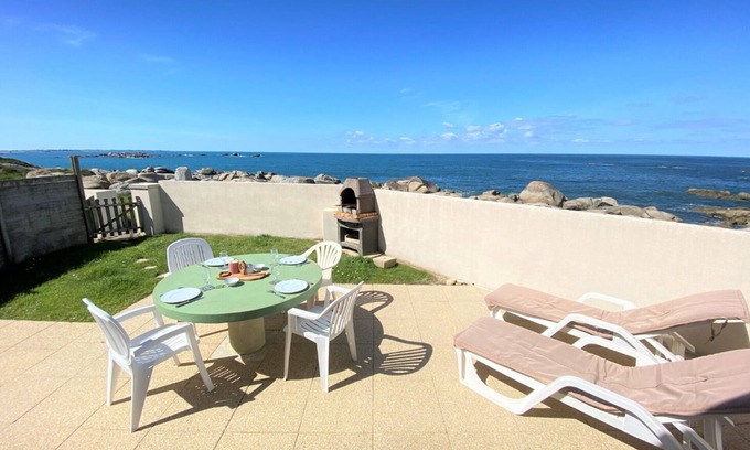 Plouescat House | Sea View House with 2 Bedrooms