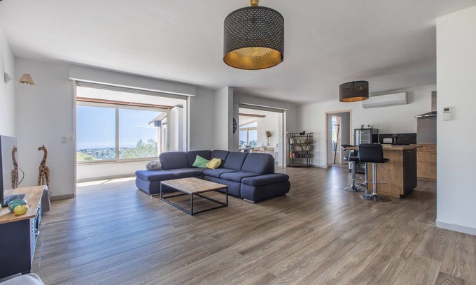 Aspremont House | Sea view in the heart of maritime pines and air-conditioned!