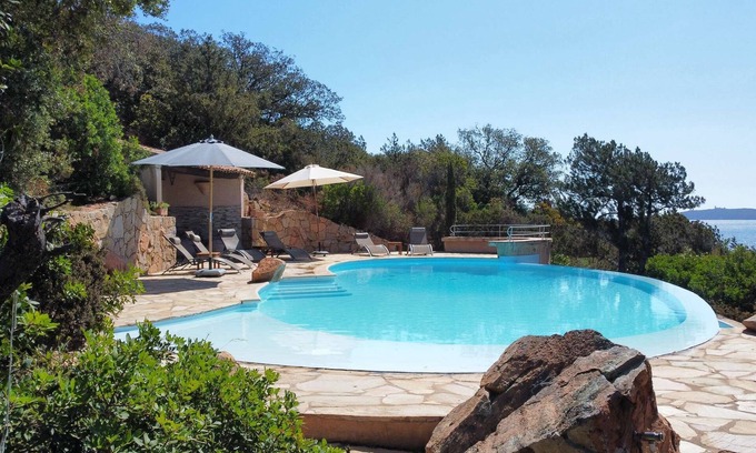 Lecci House | Sea view property in a private domain