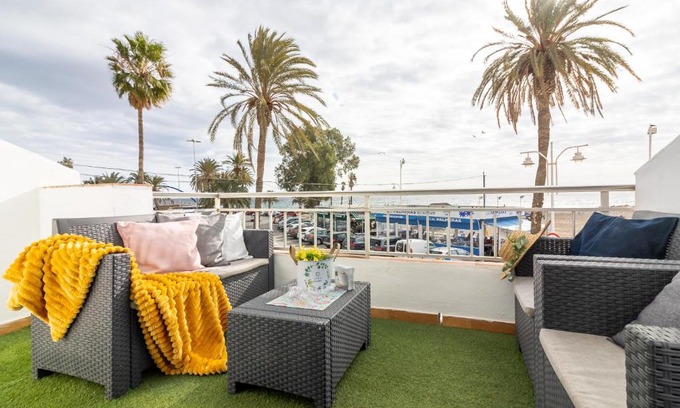 Las Acacias Apartment | Sea & Wave Pedregalejo Beach Apartment