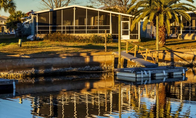 Crawfordville House | "Sea Ya" in Shell Point, FL - Boat Dock, Screened Porch, WiFi, Pets, Pool