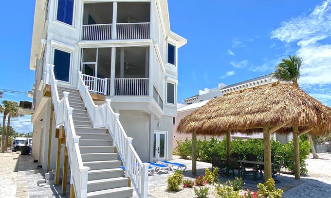 Bonita Springs House | Seabreeze | The perfect tropical family vacation home getaway!