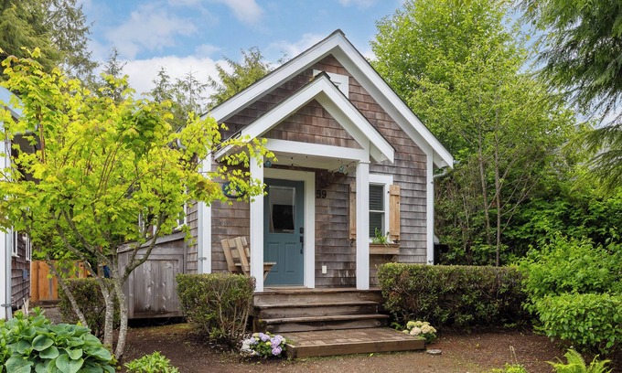 Pacific Beach Cabin | Seabrook 2 Bedroom cottage with hot tub, a wooded setting. Pet friendly and AC!