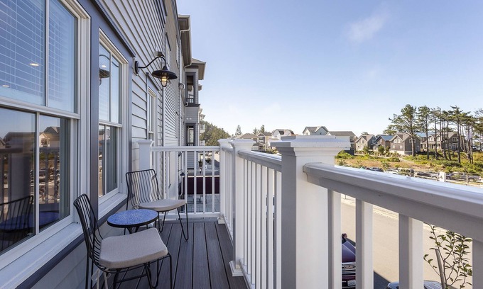 Seabrook House | Seabrook's At Last, a loft in Town Center!