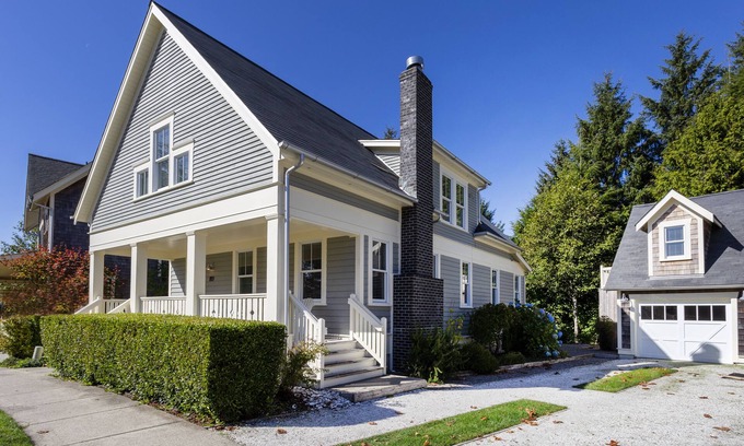 Seabrook House | Seabrook's Best Times Beach House, a quiet and spacious home!