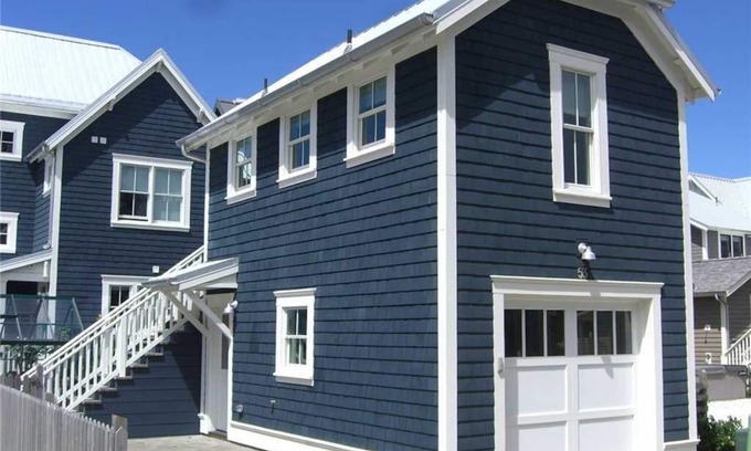 Seabrook House | Seabrook's The Ladybug: A cozy studio for two!