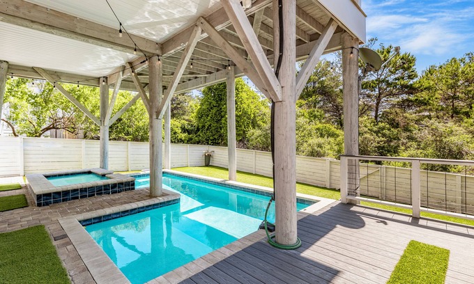 Seaspray House | Seacrest Paradise by AvantStay | Steps to the Beach | Pet Friendly!