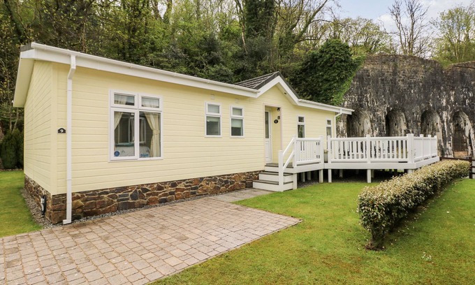 Narberth Cottage | SEACROFT, pet friendly, character holiday cottage in Kilgetty