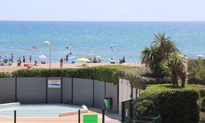 Palavas-les-Flots Apartment | Seafront apartment, air-conditioned, walk-through, private pool, parking