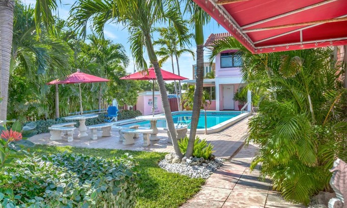 Pompano Beach Hotel | Seahorse Guesthouse