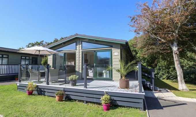 New Forest District Cottage | SEAHORSE LODGE, family friendly, with pool in Downton, Hampshire