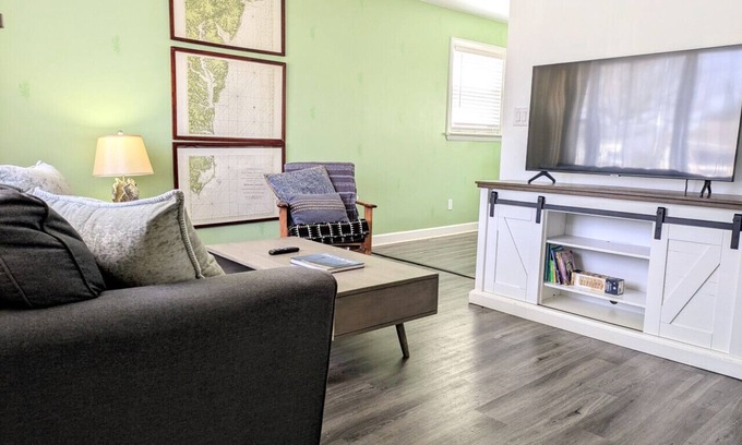 Villas House | Seahorse Ranch, King bed, Two blocks from Beach