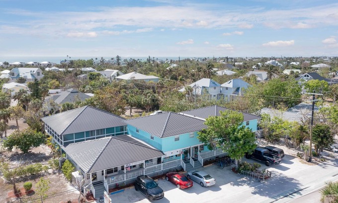 Sanibel Apartment | Seahorse Suites #1. Pet Friendly Beach HAVEN!