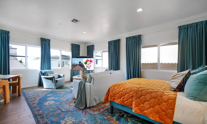 Old Towne House | Seal Beach Private Guest Suite · 180° Ocean Views from Private Rooftop Deck