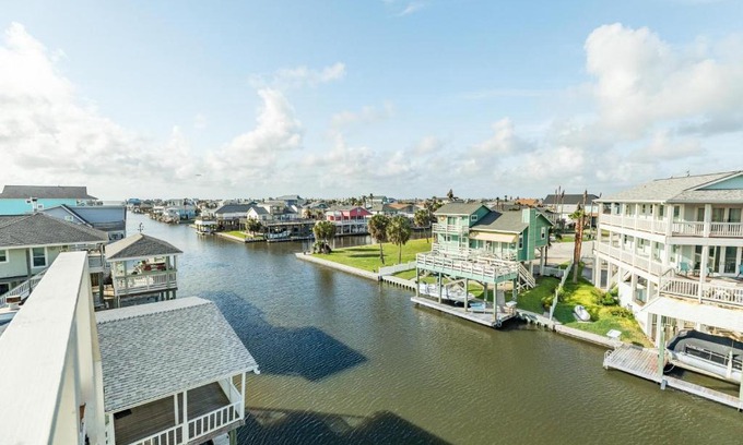 Isla Del Sol House | Seas the Day - Amazing 360 Water Views from Tallest Deck in the Area - Easy Walk to Beach
