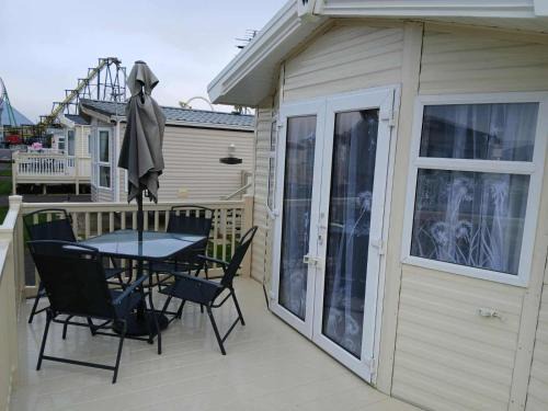 Ingoldmells Ski Chalet | Seascape - caravan next to Fantasy Island Ingoldmells, dog friendly