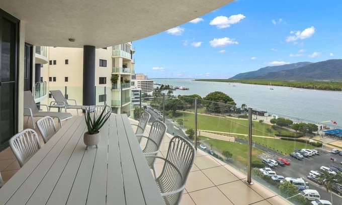Cairns Central Business District Apartment | Seascape: Luxury Waterfront Living in the Heart of Cairns