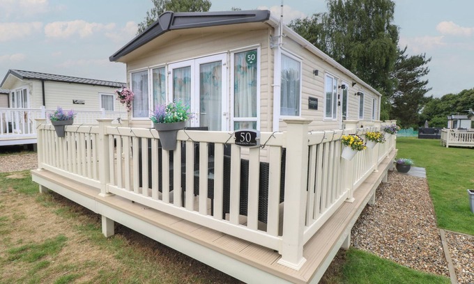 Hopton Cottage | SEASHELL LODGE, 50 FOXBURROW HANG, pet friendly in Belton, Norfolk