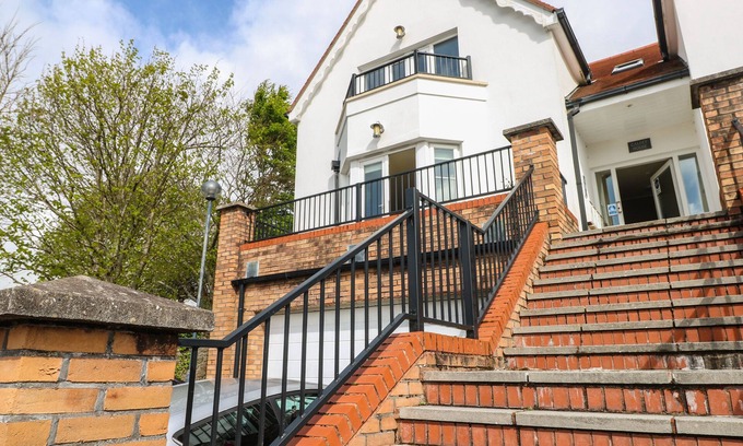 Tenby Cottage | SEASHELLS, family friendly, country holiday cottage in Tenby