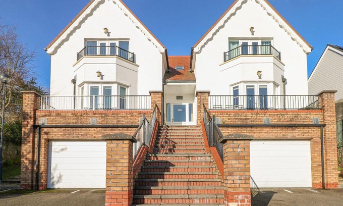 Tenby Apartment | Seashells