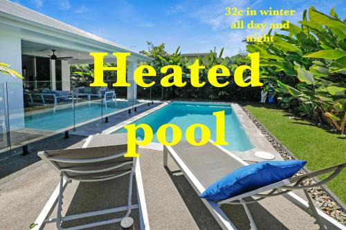 Palm Cove House | Seaside 300m to beach 32c pool for cooler months