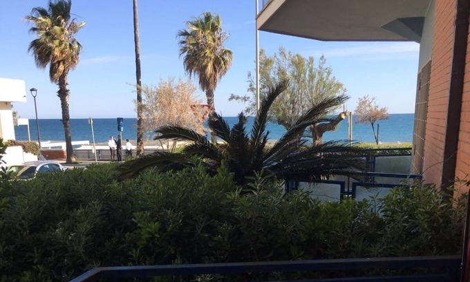 Terracina House | Seaside apartment with garden