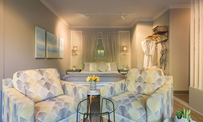 Seaford Apartment | Seaside Boutique Accommodation, just moments to Seaford Beach