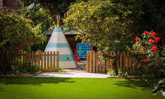Broadstairs House | Seaside Cottage - Beach 5 mins, beach hut, parking + garden - Sea Glimpses