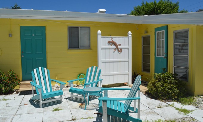 Englewood Cottage | Seaside Cottage- just steps from the beach on Manasota Key