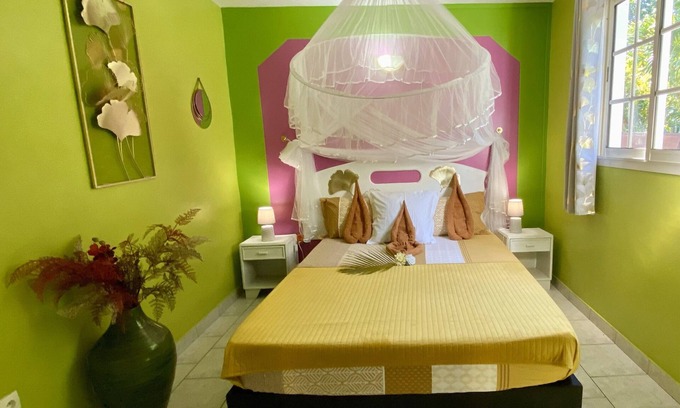 Deshaies Cottage | SEASIDE COTTAGE-LOC. VEHICLE-SPA-PISCINE-beach equipment rental.