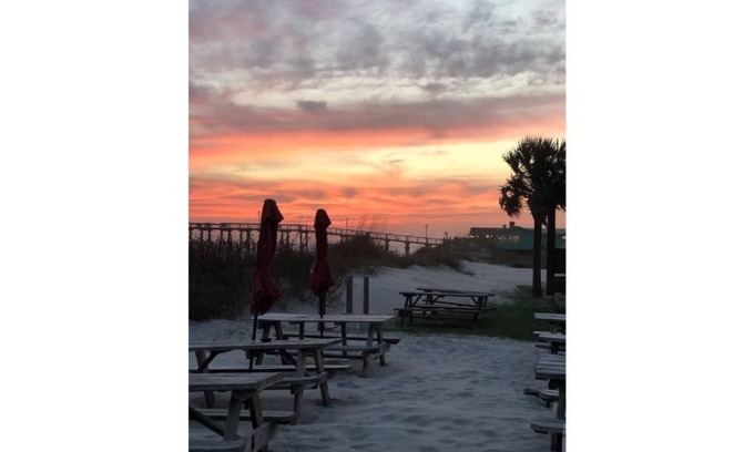 Long Beach Cottage | SeaSide Cottage! Watch the Waves Roll in! Over 60, 5 Star Reviews!⭐️⭐️⭐️⭐️⭐️