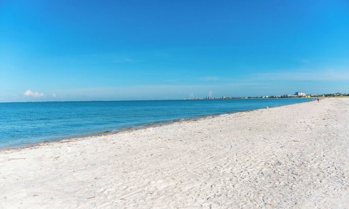 South Island Hotel | Seaside Escape! 2 Cozy Units w/Pool & Beach Access!