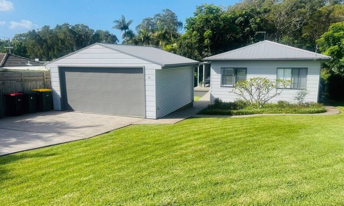 Port Macquarie House | Seaside Family Memories - 2 Kitchens
